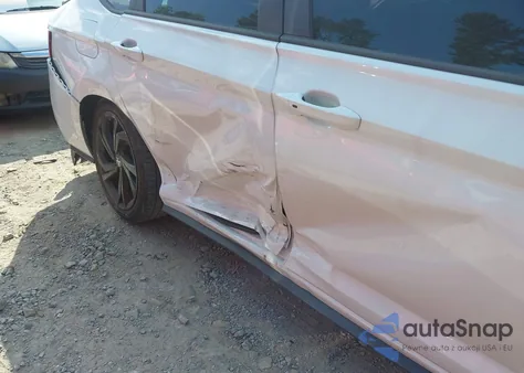 2024 Volkswagen Jetta Gli 2.0T Autobahn z USA, uszkodzony, nr VIN 3VW2T7BU0RM086183